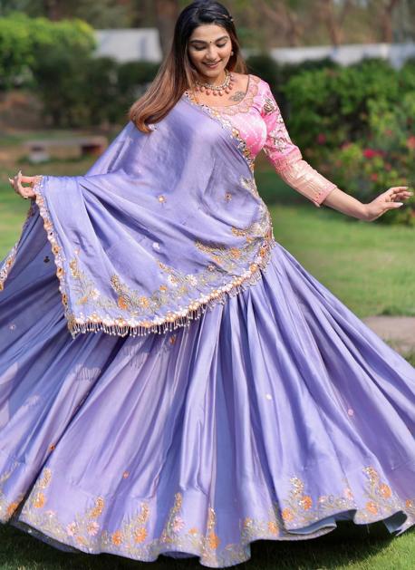 Light Purple Mirror, Zari, Thread, Sequins, Beads, Zari and Banaras wo –  Seasons Chennai
