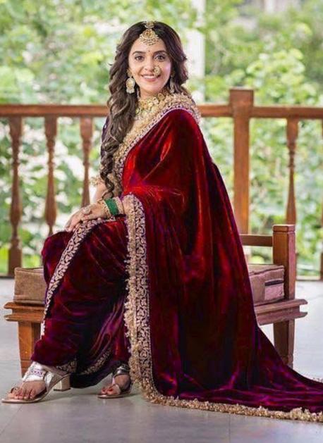 Buy Vaidehi Fashion Maroon Velvet Embroidery Lace Work Saree(Dulhaniya- Maroon) at Amazon.in